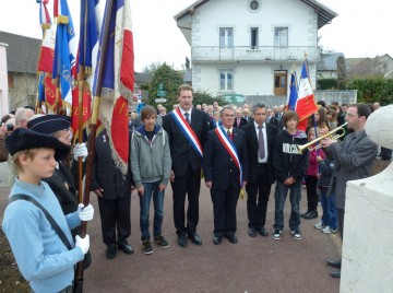 hery-sur-alby,souvenir,monument,medaille,porte drapeau