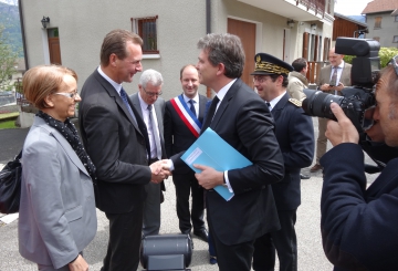 presse,dauphine,valls,montebourg,faverges,ministre,staubli,haute-savoie,marnaz,vougy,baud,decolletage,industrie