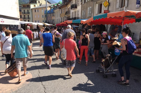 thones,marche,fete des meres,roses,legislatives 2017,haute-savoie